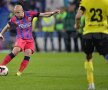 VIDEO+FOTO Cu o mînă pe titlu » Steaua a învins-o pe FC Braşov, 3-0, şi rămîne la 9 puncte de Astra