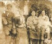 O familie basarabeană fotografiată în 1930