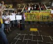 "FIFA GO HOME" e laitmotivul protestatarilor peste tot în Brazilia // Foto: Reuters
