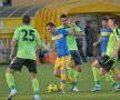 VIDEO Cu multe rezerve pe gazon, Petrolul se impune categoric în faţa Coronei, scor 3-0