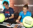 Britanicul Murray şi Halep la treabă: semnează autografe pe mingi uriaşe şi pe poze