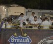GALERIE FOTO Steaua a sărbătorit titlul într-un autobuz descoperit chiar dacă a pierdut finala Cupei :)