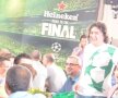 (P) GALERIE FOTO Heineken l-a adus pe Gullit la Bucureşti! Superstarul a văzut finala Ligii alături de Iovan, Dan Petrescu şi de fanii români