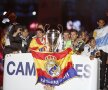 FOTO Sărbătoare de zile mari la Cibeles » "Galacticii" de la Real Madrid au sărbătorit alături de suporteri pînă la 6:30 dimineaţa!