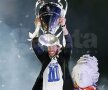 FOTO Sărbătoare de zile mari la Cibeles » "Galacticii" de la Real Madrid au sărbătorit alături de suporteri pînă la 6:30 dimineaţa!