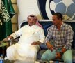 VIDEO şi FOTO Primul contact al lui Laurenţiu Reghecampf cu Al Hilal! Fanii l-au alergat în aeroport, apoi a făcut turul clubului :)