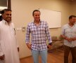 VIDEO şi FOTO Primul contact al lui Laurenţiu Reghecampf cu Al Hilal! Fanii l-au alergat în aeroport, apoi a făcut turul clubului :)