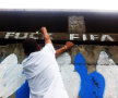 FOTO Brazilienii îşi exprimă revolta şi prin creativitate » Top 14 cele mai puternice graffiti-uri anti-FIFA
