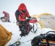 Tibi şi Adrian, blocaţi de viscol la 7.050 m // Foto: Everest România 2014