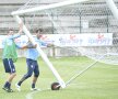 FOTO Costel Gâlcă, la prima victorie ;) Execuţii acrobatice şi goluri spectaculoase în amicalul între membrii staff-ului stelist