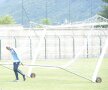 FOTO Costel Gâlcă, la prima victorie ;) Execuţii acrobatice şi goluri spectaculoase în amicalul între membrii staff-ului stelist