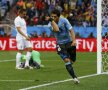 VIDEO şi FOTO Uruguay - Anglia 2-1 » Luis Suarez păstrează speranţele sud-americanilor! Englezii sînt aproape eliminaţi
