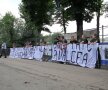 GALERIE FOTO Proteste olteneşti la porţile FRF: "Respectaţi regulamentul, banii nu înseamnă totul"