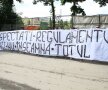 GALERIE FOTO Proteste olteneşti la porţile FRF: "Respectaţi regulamentul, banii nu înseamnă totul"