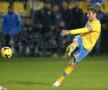 VIDEO Petrolul - Maribor 2-1 » Adrian Mutu, panenka de senzaţie contra campioanei Sloveniei