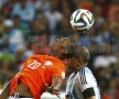 VIDEO+FOTO Moment de groază » Javier Mascherano a căzut ca secerat după ce s-a dat cap în cap cu Georginio Wijnaldum