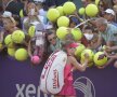 Simona Halep a avut de dat zeci de autografe aseară