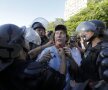 Bătăi în afara stadionului » Poliţia a dispersat 300 de manifestanţi cu gaze lacrimogene în apropiere de Maracana