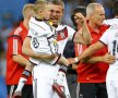 Fiul lui Lukas Podolski cu tatăl său, foto: reuters