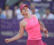 ELIBERARE. Gestul bucuriei şi al descătuşării Simonei Halep după victoria în cel mai greu meci, contra Monicăi Niculescu, în semifinale // Foto: Raed Krishan