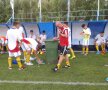 GALERIE FOTO Faceţi cunoştinţă cu un altfel de antrenor român » Îşi pune jucătorii la curăţenie, adoarme cu ei în gînd ;)