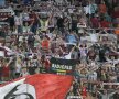 FOTO Tot mai puţine scaune, tot mai mult suflet » Fanii rapidişti au cinstit primul derby în Giuleşti după mai mult de un an
