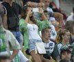 Femeile prezente la meci nu au ratat ocazia să pozeze stadionul