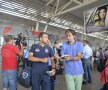 FOTO Asediul vînătorilor de autografe »	 10 suporteri ai sportului au obţinut suvenirurile mult dorite din partea roş-albaştrilor