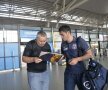 FOTO Asediul vînătorilor de autografe »	 10 suporteri ai sportului au obţinut suvenirurile mult dorite din partea roş-albaştrilor