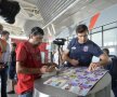FOTO Asediul vînătorilor de autografe »	 10 suporteri ai sportului au obţinut suvenirurile mult dorite din partea roş-albaştrilor