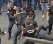 UPDATE FOTO Incidente la intrarea pe stadionul "Vasil Levski" » Fanii Stelei s-au bătut cu forţele de ordine