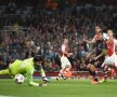 Momentul cînd Alexis Sanchez înscrie în poarta lui Beşiktaş, foto: Reuters