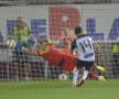 VIDEO şi FOTO Despărţire amînată » Florin Călin îi calmează pe suporteri cu un gol în prelungiri!