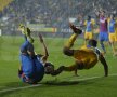 FOTO şi VIDEO Steaua învinge Petrolul cu 3-2, după un meci cu de toate! Roş-albaştrii rămîn lideri în Liga 1