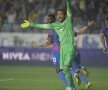 FOTO şi VIDEO Steaua învinge Petrolul cu 3-2, după un meci cu de toate! Roş-albaştrii rămîn lideri în Liga 1
