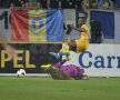 FOTO şi VIDEO Steaua învinge Petrolul cu 3-2, după un meci cu de toate! Roş-albaştrii rămîn lideri în Liga 1