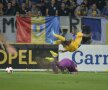 FOTO şi VIDEO Steaua învinge Petrolul cu 3-2, după un meci cu de toate! Roş-albaştrii rămîn lideri în Liga 1