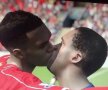 VIDEO Cînd FIFA 15 o ia razna » Fotbaliştii rămîn fără cap şi se sărută pe teren :D