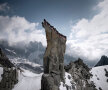 VIDEO şi FOTO Imagini fabuloase » Alpii "au luat foc" sub asediul a sute de alpinişti, într-un proiect fotografic grandios