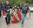 GALERIE FOTO Dinamoviştii s-au recules la mormîntul lui Cătălin Hîldan » Dănciulescu: ”În memoria «Unicului Căpitan», să umplem arena!”