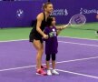 Simona alături de micuții din Singapore
