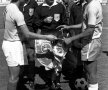 La CM 1970, schimbînd fanioane cu liderul Braziliei, Carlos Alberto
