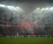 FOTO Atmosferă incendiară la derby » Coregrafii spectaculoase ale galeriilor