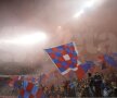 FOTO Atmosferă incendiară la derby » Coregrafii spectaculoase ale galeriilor
