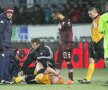 FOTO Arbitru rupt cere înlocuire! » Arnold Hunter a fost scos pe targă în timpul meciului dintre HJK Helsinki - Torino 2-1