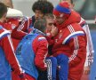 FOTO » Philipp Lahm şi-a rupt glezna şi a fost cărat pe braţe de colegi! » Va fi operat şi va lipsi o lungă perioadă