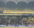 FOTO Arhipelag "tricolor" » Aseară, "naţionala" a jucat cu tribunele pustii, numai 10.000 de fani au fost pe stadion