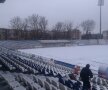 Suporterii Oţelului dau o mînă de ajutor la deszăpezirea stadionului