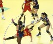 GALERIE FOTO Cît de spectaculos, dar şi cît de dur poate fi un meci de handbal! Cum au suferit fetele noastre în duelul cîştigat cu Spania, 22-20