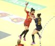 GALERIE FOTO Cît de spectaculos, dar şi cît de dur poate fi un meci de handbal! Cum au suferit fetele noastre în duelul cîştigat cu Spania, 22-20